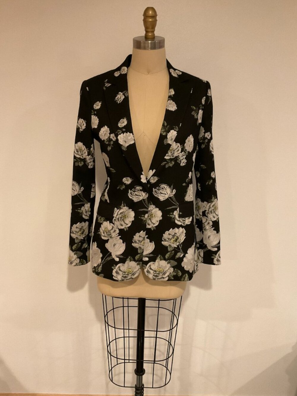 Alice + Olivia Black Floral Print Fitted Blazer Size 4